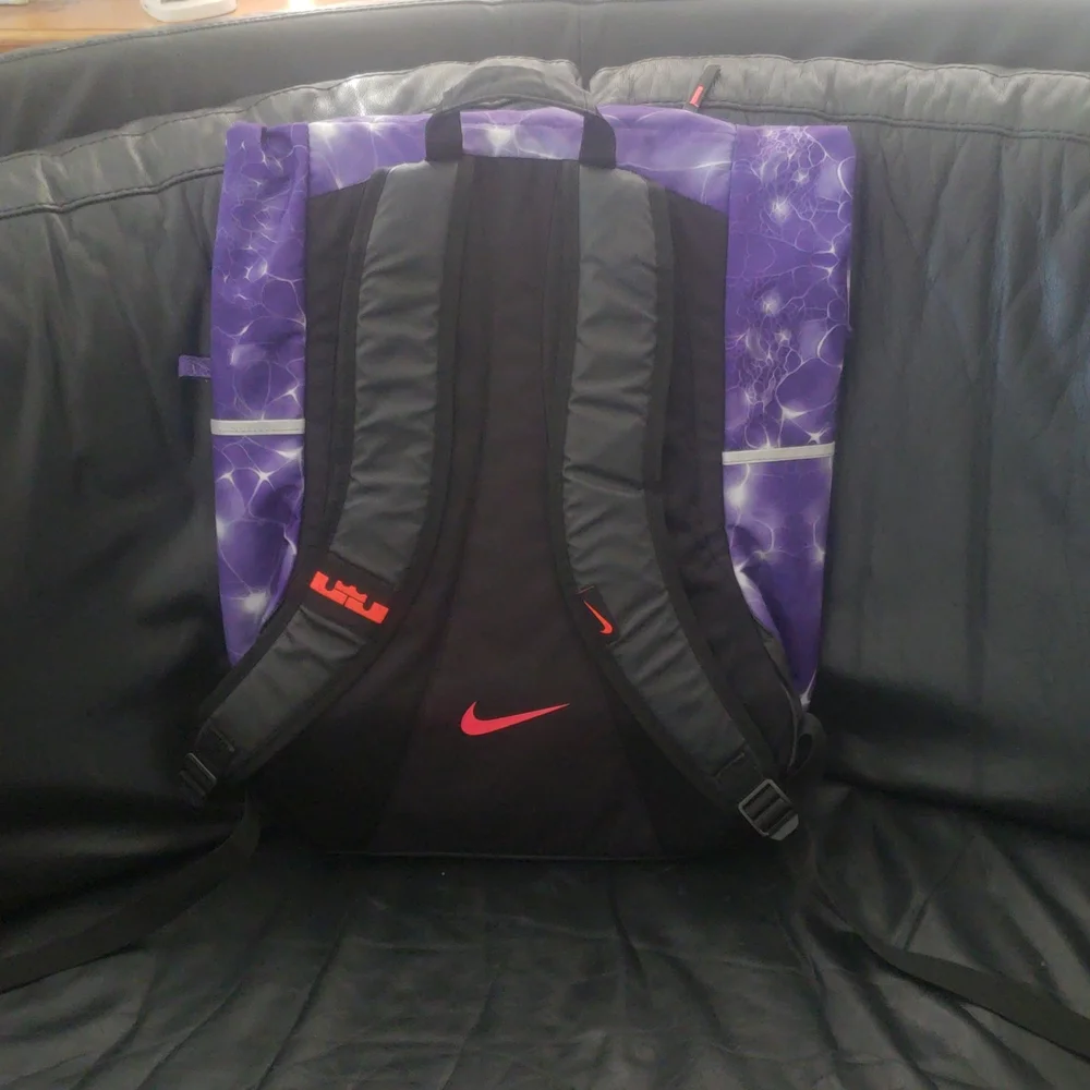 Lebron james Backpack - Picture 2 of 4